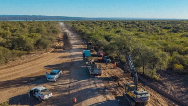 Espejo de agua, asfalto y futuro: El avance de las obras que transforman el perilago de Cruz del Eje