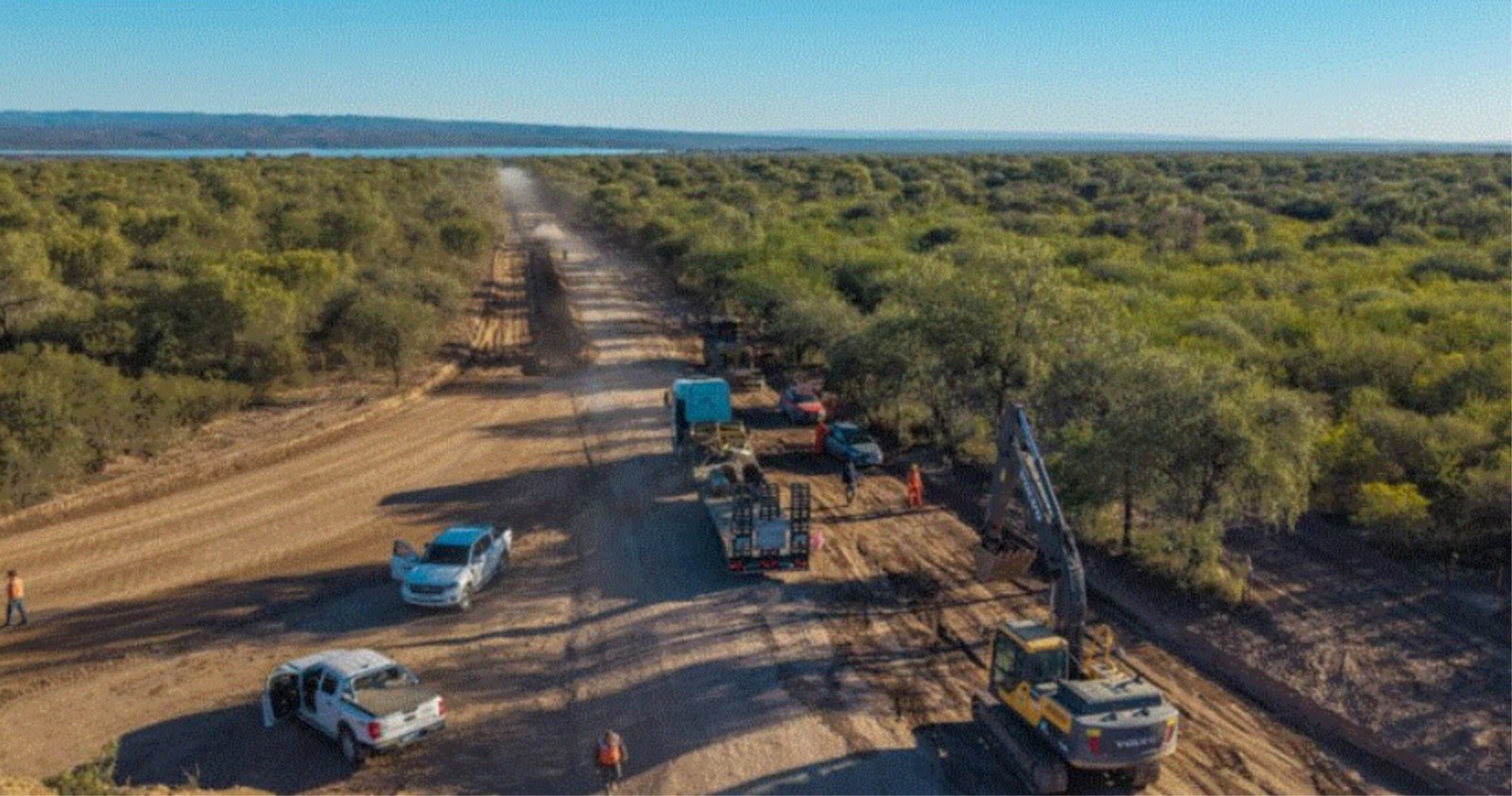 Espejo de agua, asfalto y futuro: El avance de las obras que transforman el perilago de Cruz del Eje